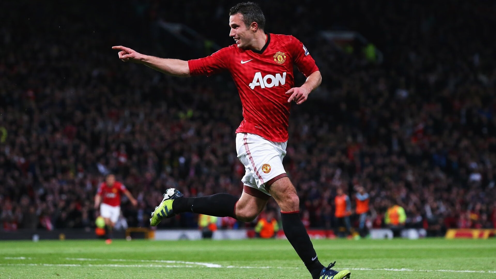 法甲天王之战:巴黎PK马赛,冠军归属悬念重重,巴黎对阵马赛现场球迷竖起巨幅龙珠tifo