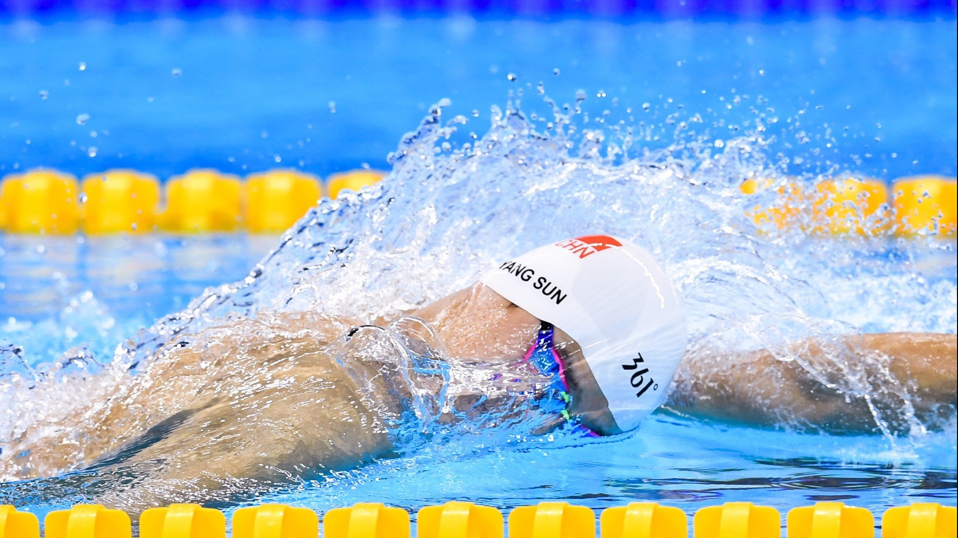 “腰旗式美式橄榄球:东部新区赛场打破传统竞技边界”